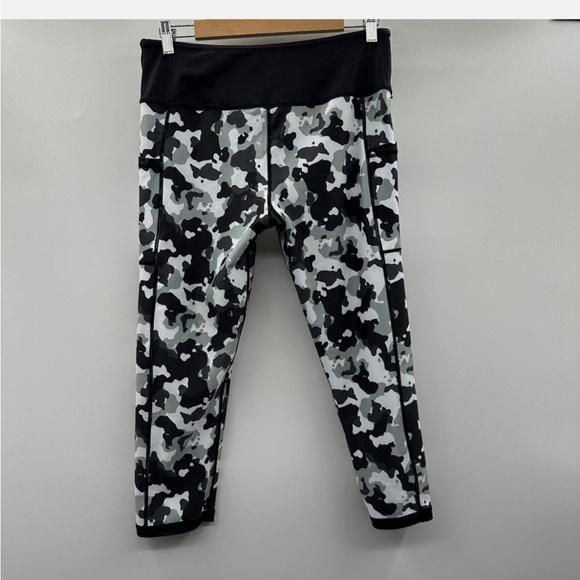 Constantly Varied Gear CVG Reversible Camo Capri Crossfit Leggings Size XL - Picture 2 of 9